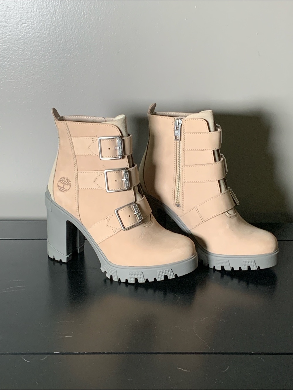 🩵NEW🩵 TIMBERLAND WOMENS BOOTS LANA POINT WHEAT POINT BUCKLE 3 1/2” HEEL SZ 6